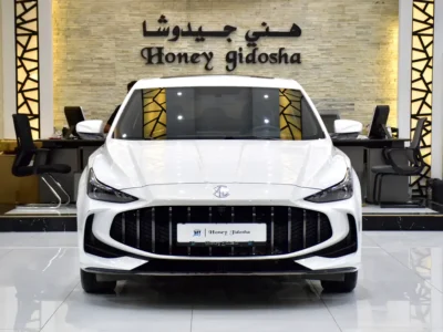 2025 MG MG5 Deluxe 4 Cylinders Petrol Engine White Black Sedan Chinese Specs Automatic