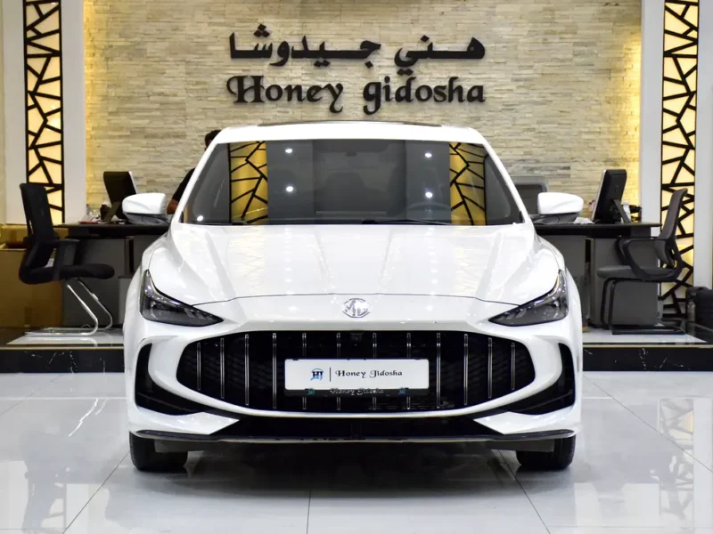 2025 MG MG5 Deluxe 4 Cylinders Petrol Engine White Black Sedan Chinese Specs Automatic