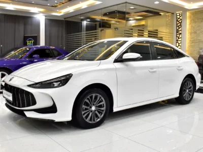 2025 MG MG5 Deluxe 4 Cylinders Petrol Engine White Black Sedan Chinese Specs Automatic