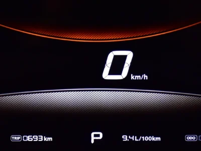2025 MG MG5 Deluxe 4 Cylinders Petrol Engine White Black Sedan Chinese Specs Automatic