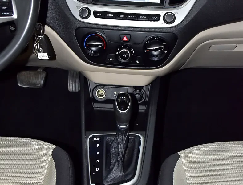 2020 Hyundai Accent GLS 4 Cylinders Petrol Engine Blue Beige Sedan GCC Specs Automatic