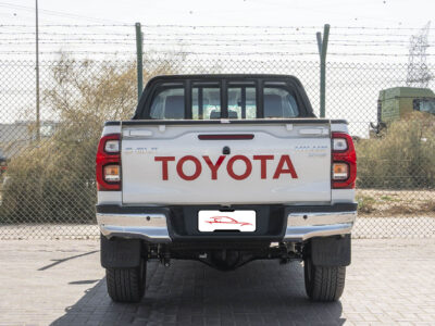 2026 Toyota Hilux DC 2.7 L 4 Cylinders Petrol Engine White Red Pickup Truck GCC Specs Automatic