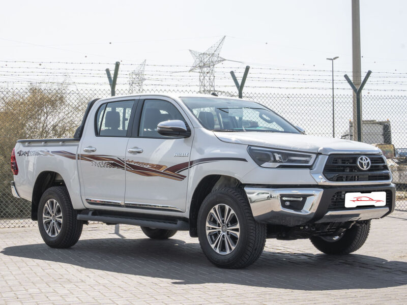 2026 Toyota Hilux DC 2.7 L 4 Cylinders Petrol Engine White Red Pickup Truck GCC Specs Automatic