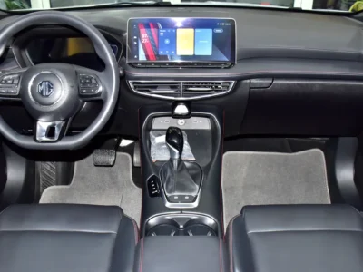 2025 MG MG5 Deluxe 4 Cylinders Petrol Engine White Black Sedan Chinese Specs Automatic