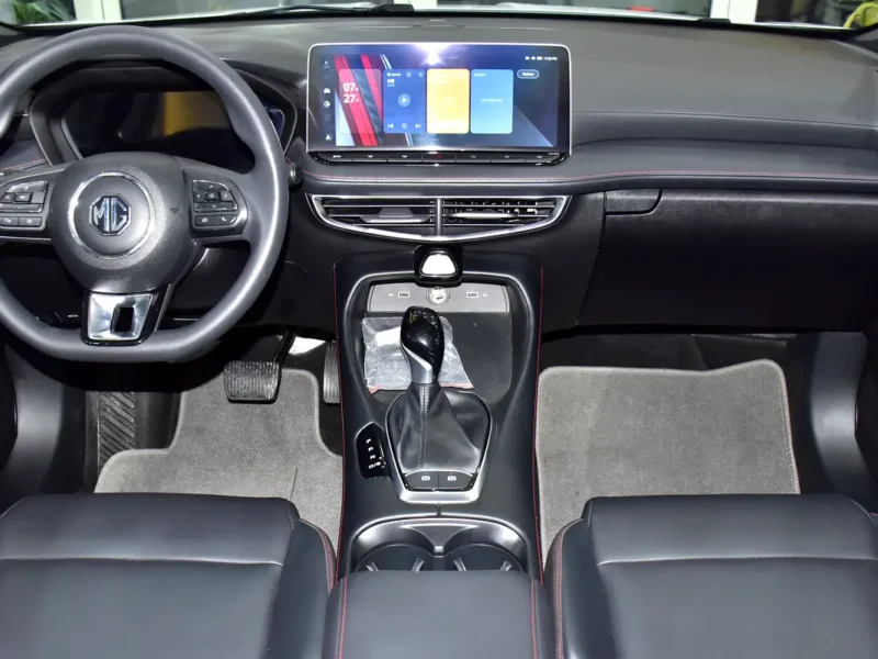 2025 MG MG5 Deluxe 4 Cylinders Petrol Engine White Black Sedan Chinese Specs Automatic