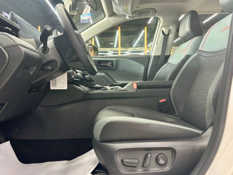 2026 Toyota RAV 4 ADVENTURE 2.5L 4 Cylinders Hybrid Engine White Black SUV GCC Specs