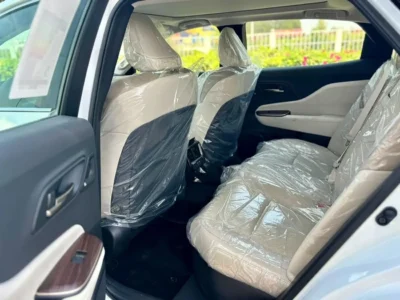2026 Toyota Crown Platinum 2.5 Litres 4 Cylinders HYBRID Engine White Beige SUV GCC Specs