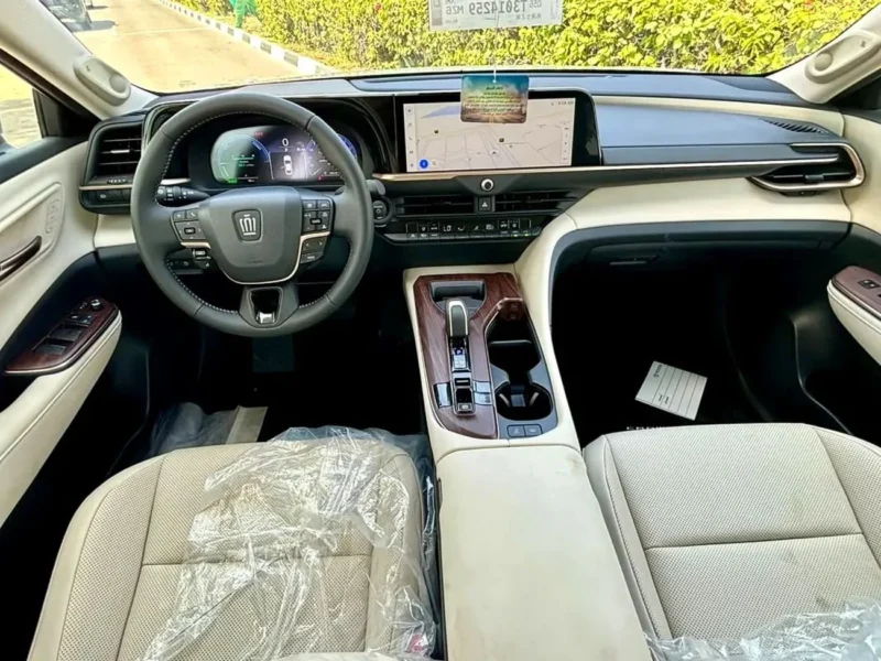 2026 Toyota Crown Platinum 2.5 Litres 4 Cylinders HYBRID Engine White Beige SUV GCC Specs