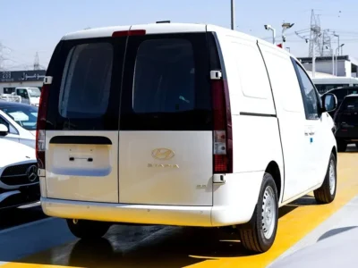 2026 Hyundai Staria COMFORT 3.5 Litres 6 Cylinders Petrol Engine White Grey Van GCC Specs