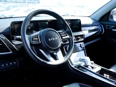 2025 Kia Seltos SX 1.5 Litres 4 Cylinders Petrol Engine White Black SUV Chinese Specs Base Model