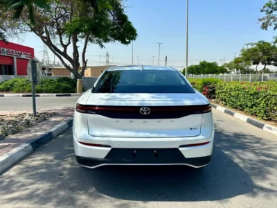 2026 Toyota Crown Platinum 2.5 Litres 4 Cylinders HYBRID Engine White Beige SUV GCC Specs