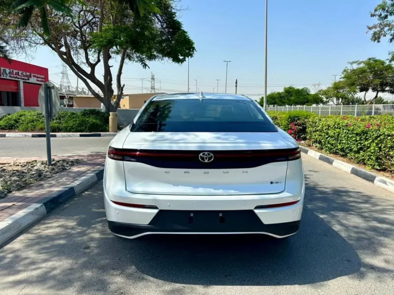 2026 Toyota Crown Platinum 2.5 Litres 4 Cylinders HYBRID Engine White Beige SUV GCC Specs