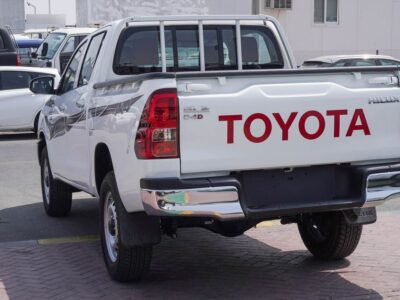 2025 Toyota Hilux GLX GL-2 D-4D 2.4L 4 Cylinders Diesel Engine White Burgundy Pickup Truck