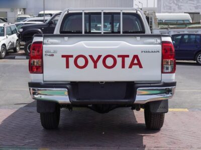 2025 Toyota Hilux GLX GL-2 D-4D 2.4L 4 Cylinders Diesel Engine White Burgundy Pickup Truck
