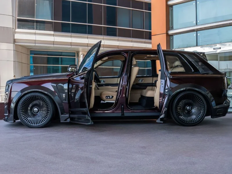 2020 Rolls Royce Cullinan BLACK BADGE KEYVANY 6.75 Litres 12 Cylinders Red Beige SUV