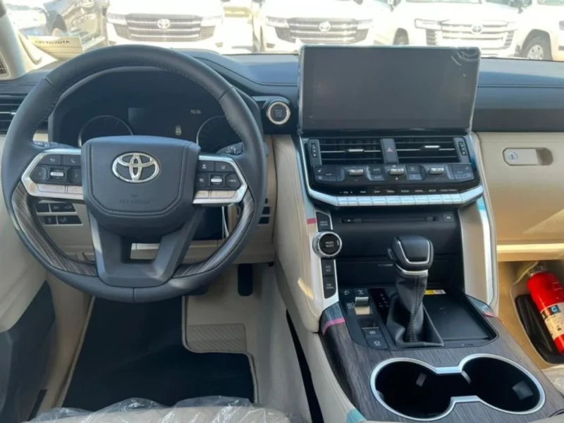 2022 Toyota Land Cruiser VXR 3.5L Twin turbo 6 Cylinders Petrol Engine White Beige SUV GCC