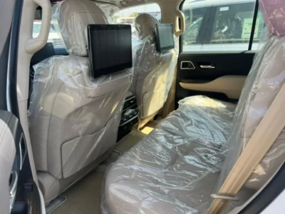 2022 Toyota Land Cruiser VXR 3.5L Twin turbo 6 Cylinders Petrol Engine White Beige SUV GCC