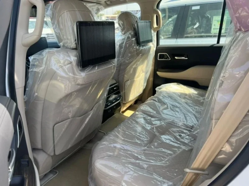 2022 Toyota Land Cruiser VXR 3.5L Twin turbo 6 Cylinders Petrol Engine White Beige SUV GCC