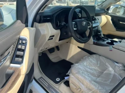 2022 Toyota Land Cruiser VXR 3.5L Twin turbo 6 Cylinders Petrol Engine White Beige SUV GCC