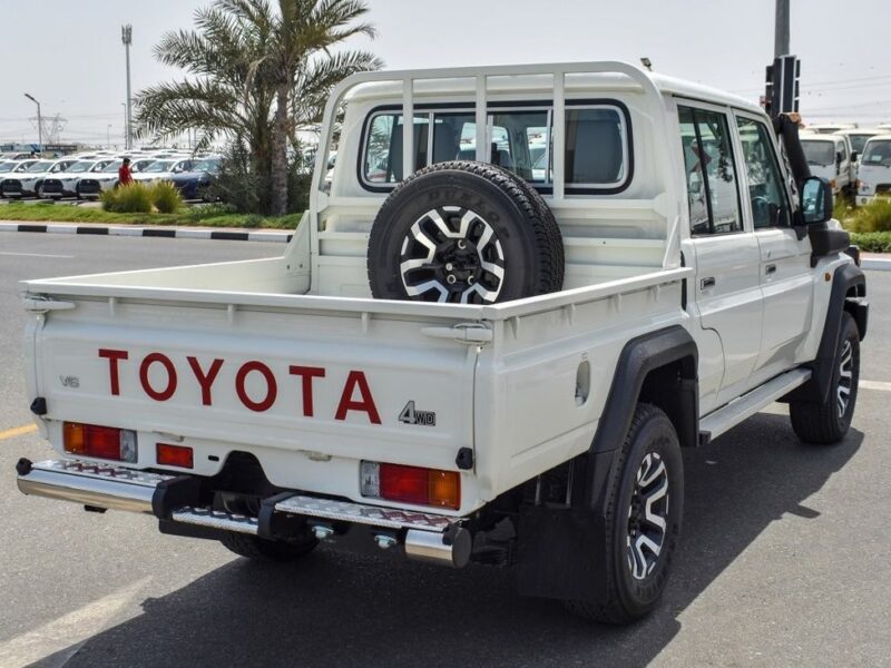 2024 Toyota Land Cruiser DC 4.0 Litres 6 Cylinders Petrol Engine White Beige Pickup Truck GCC Specs