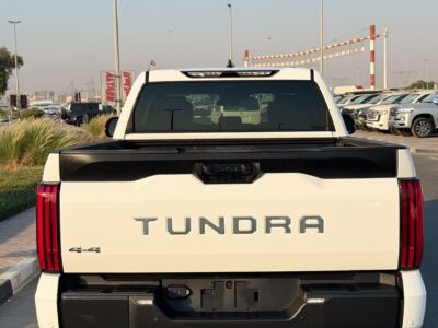 2022 TOYOTA TUNDRA CREWMAX SR5 3.5 Litres V6 Petrol Engine White Black Pickup Truck