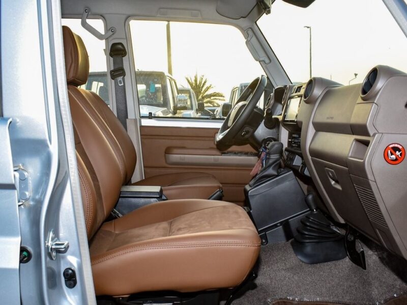 2024 Toyota Land Cruiser 70 HT VXR 4.0 Litres 6 Cylinders Petrol Engine Silver Tan SUV GCC Specs
