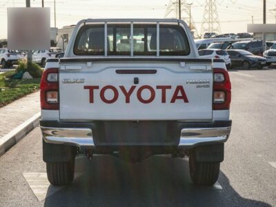 2025 Toyota Hilux GLX-S SR5 2.7 Litres 4 Cylinders Petrol Engine White Burgundy Pickup Truck GCC