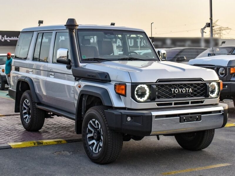 2024 Toyota Land Cruiser 70 HT VXR 4.0 Litres 6 Cylinders Petrol Engine Silver Tan SUV GCC Specs