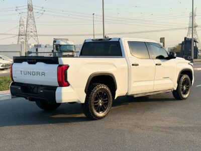 2022 TOYOTA TUNDRA CREWMAX SR5 3.5 Litres V6 Petrol Engine White Black Pickup Truck