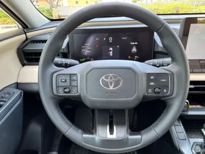 2026 Toyota RAV 4 XLE 2.5 Litres 4 Cylinders Hybrid Engine White Beige SUV GCC Specs