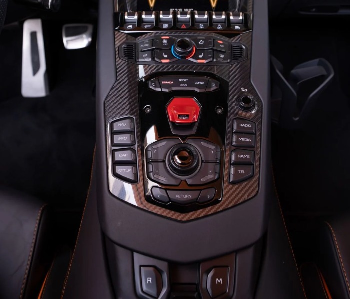 2020 LAMBORGIIHINI AVENTADOR S ROADSER 6.75L 12 Cylinders Orange Black Convertible GCC Specs