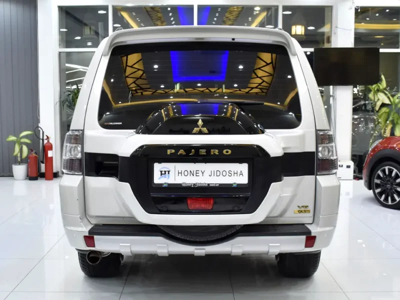 2019 Mitsubishi Pajero GLS 6 Cylinders Petrol Engine White Beige SUV GCC Specs Automatic