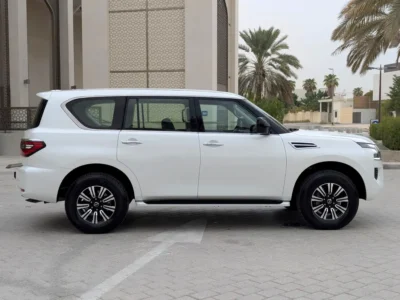 2021 Nissan Patrol 4.0 Litres 6 Cylinders Petrol Engine White Black SUV GCC Specs