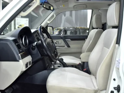 2019 Mitsubishi Pajero GLS 6 Cylinders Petrol Engine White Beige SUV GCC Specs Automatic