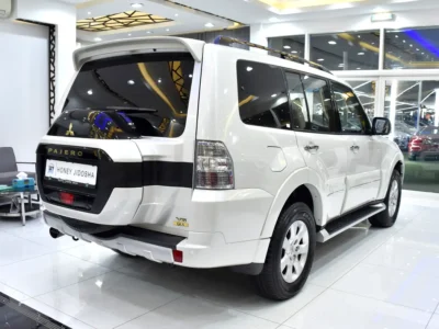 2019 Mitsubishi Pajero GLS 6 Cylinders Petrol Engine White Beige SUV GCC Specs Automatic