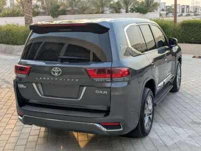 2015 Toyota Land Cruiser GXR 4.0 Litres V6 Petrol Engine Grey Beige SUV GCC Specs