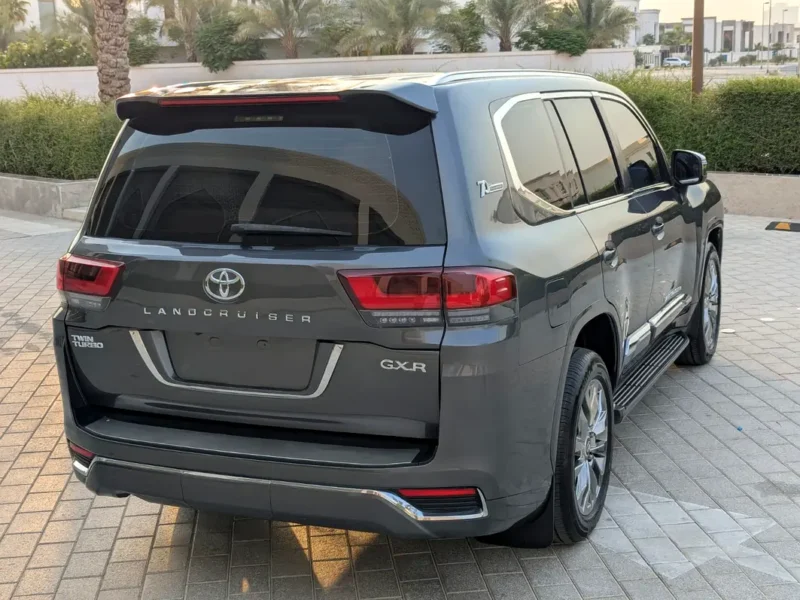 2015 Toyota Land Cruiser GXR 4.0 Litres V6 Petrol Engine Grey Beige SUV GCC Specs
