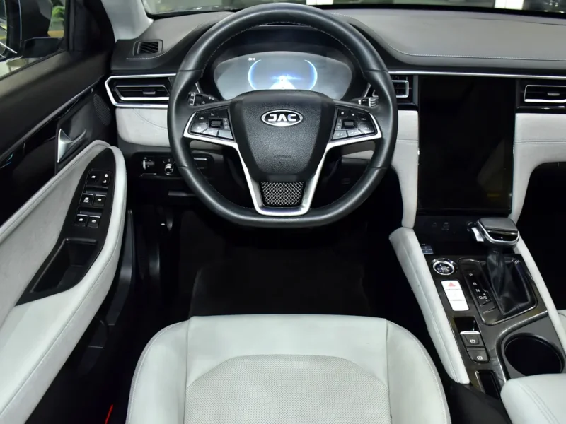 2023 JAC J7 Luxury 4 Cylinders petrol Engine Grey Beige Sedan GCC Specs Automatic