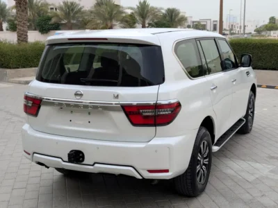 2021 Nissan Patrol 4.0 Litres 6 Cylinders Petrol Engine White Black SUV GCC Specs