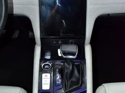 2023 JAC J7 Luxury 4 Cylinders petrol Engine Grey Beige Sedan GCC Specs Automatic