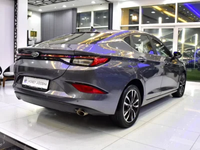 2023 JAC J7 Luxury 4 Cylinders petrol Engine Grey Beige Sedan GCC Specs Automatic