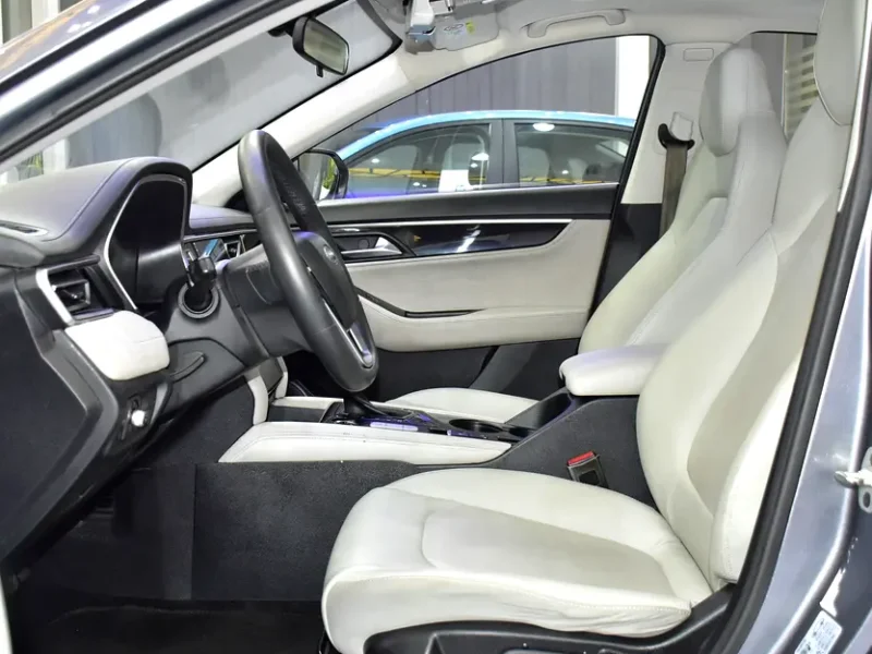 2023 JAC J7 Luxury 4 Cylinders petrol Engine Grey Beige Sedan GCC Specs Automatic