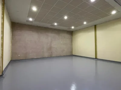 800 sqft LARGE AND EFFICIENT WAREHOUSE SPACE OFFERING CONVENIENCE, ACCESSIBILTY AND FLEXIBLE USAGE