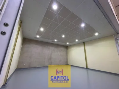 800 sqft LARGE AND EFFICIENT WAREHOUSE SPACE OFFERING CONVENIENCE, ACCESSIBILTY AND FLEXIBLE USAGE