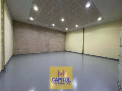800 sqft LARGE AND EFFICIENT WAREHOUSE SPACE OFFERING CONVENIENCE, ACCESSIBILTY AND FLEXIBLE USAGE