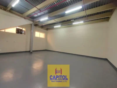 800 sqft LARGE AND EFFICIENT WAREHOUSE SPACE OFFERING CONVENIENCE, ACCESSIBILTY AND FLEXIBLE USAGE