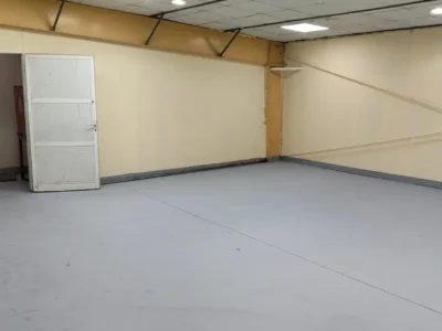 800 sqft LARGE AND EFFICIENT WAREHOUSE SPACE OFFERING CONVENIENCE, ACCESSIBILTY AND FLEXIBLE USAGE