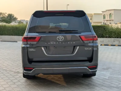 2015 Toyota Land Cruiser GXR 4.0 Litres V6 Petrol Engine Grey Beige SUV GCC Specs