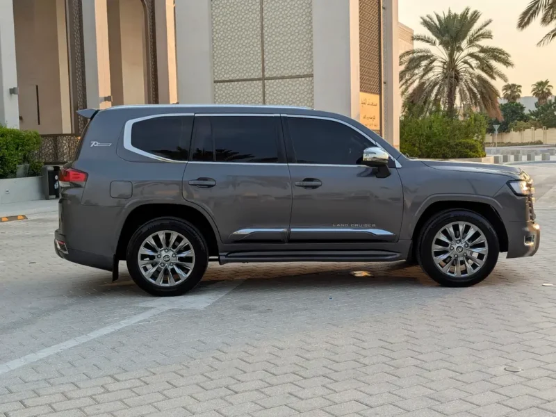 2015 Toyota Land Cruiser GXR 4.0 Litres V6 Petrol Engine Grey Beige SUV GCC Specs