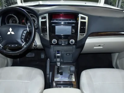 2019 Mitsubishi Pajero GLS 6 Cylinders Petrol Engine White Beige SUV GCC Specs Automatic
